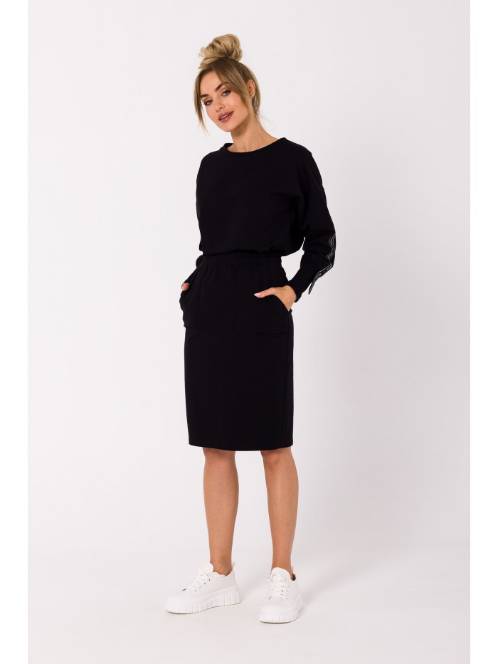 M728 Fitted skirt with patch pockets - black