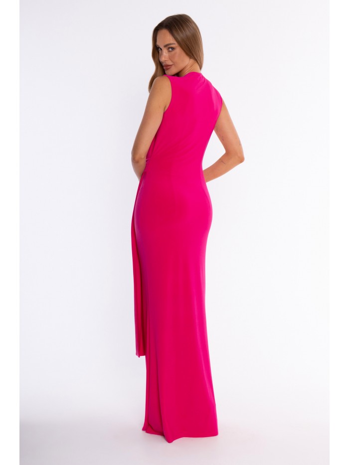 M921 - Fitted evening dress...