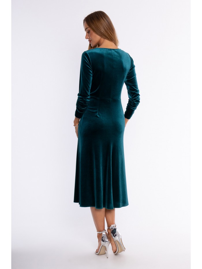 M933 - Ruched sleeve velvet...